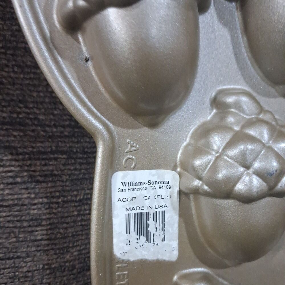 Nordic Ware Harvest Acorn Cakelet Pan 18 cavities (2 Cups) - Picture 4 of 4